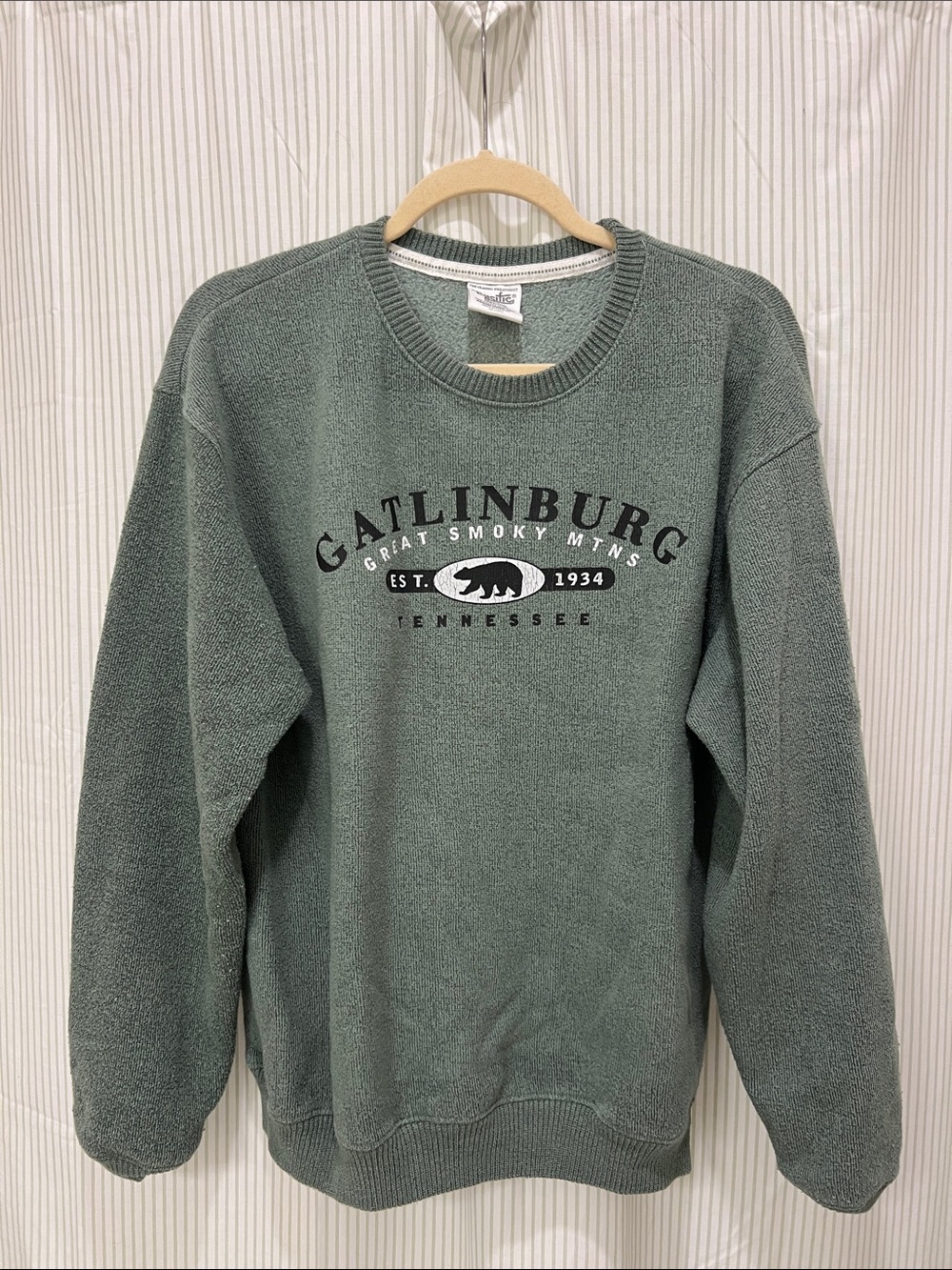 Gatlinburg Tennessee Green Fleece-lined Crewneck Sweatshirt